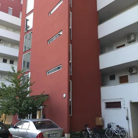 Apartment 511